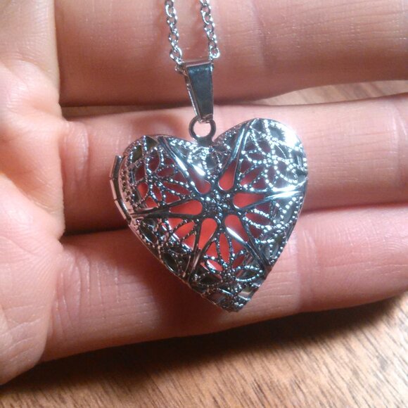 Openable Heart Stainless Steel Pendant Necklace - Picture 14 of 15